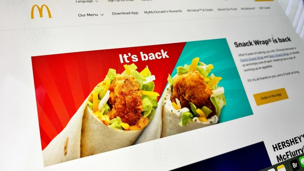 McDonald’s вернул в меню недорогой ролл с курицей, чтобы справиться с падающими продажами / Фото: Civil/Shutterstock.com