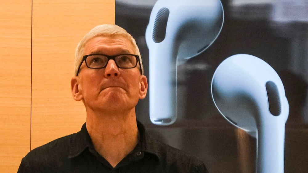 Массовый уход ИИ-команды из Apple: с кем остается глава компании Тим Кук?  / Фото: Shutterstock.com