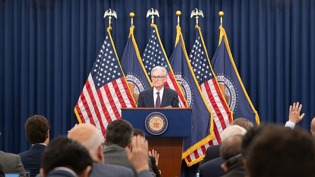 Инвесторы ждут выступления главы ФРС Пауэлла на фоне усиливающегося давления на регулятор со стороны Белого дома / Фото: X / Federal Reserve