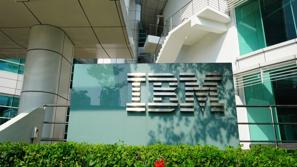 Analysts advise buying IBM stock on the decline after the report. The market underestimated it