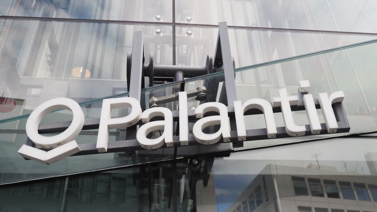 Аналитики считают, что Palantir будет одним из бенефициаров бума на искусственный интеллект / Фото: Ned Snowman / Shutterstock.com