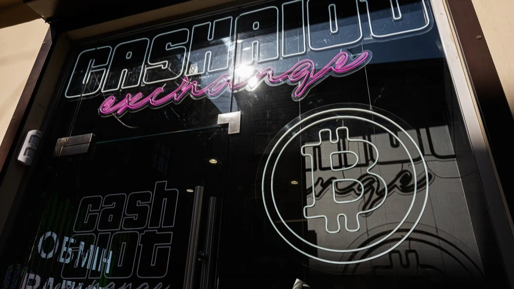 Bitcoin back to $120k after Trumps trade deals. Is it worth buying?