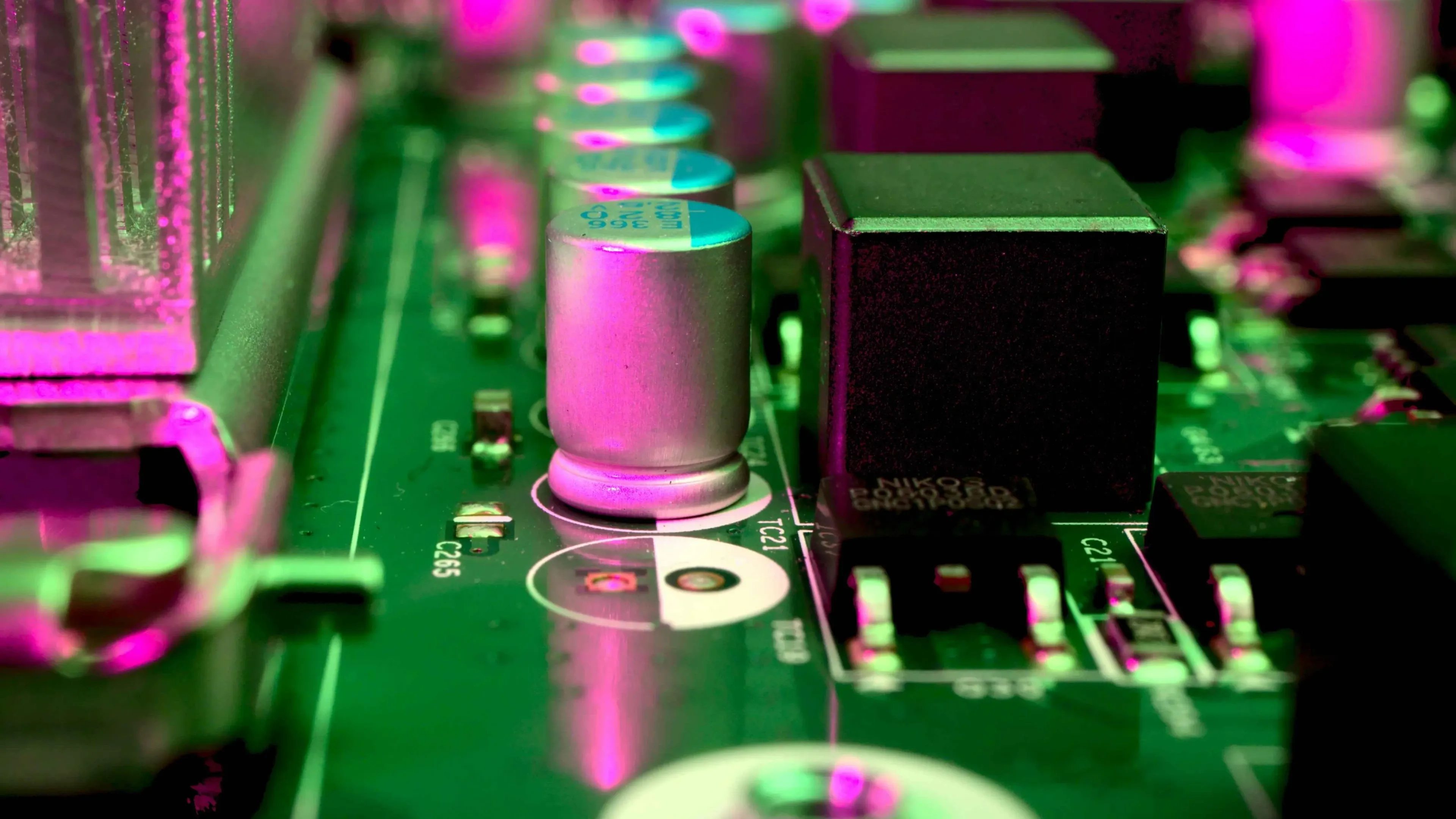 Ambiq работает на рынке edge AI, объем которого, по ее оценкам, может к 2028 году может превысить $22,5 млрд / Random Thinking/Unsplash