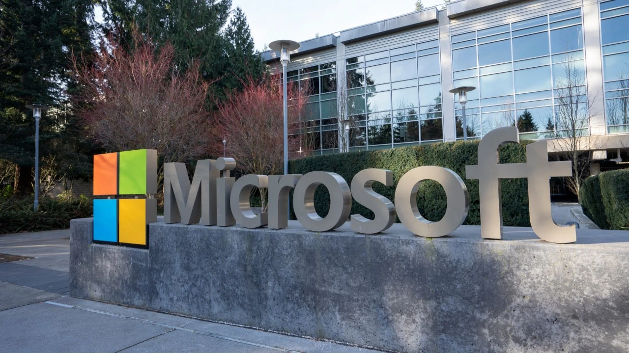 Капитализация Microsoft в ходе торгов 31 июля временно превысила $4 трлн после сильного отчета / Фото: Tada Images / Shutterstock.com