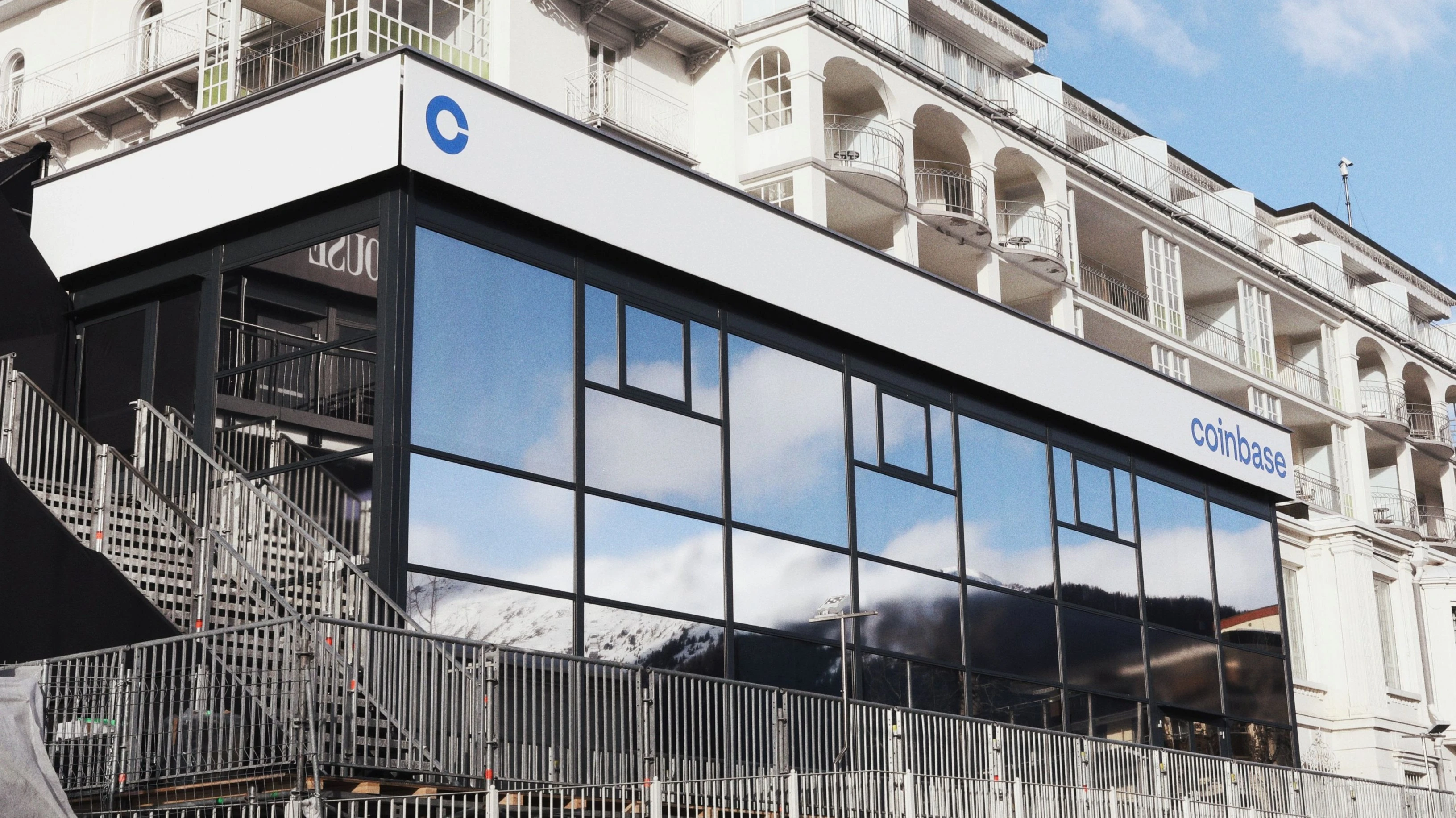 Coinbase shares collapsed by 12%. How did the main US crypto exchange disappoint Wall Street?