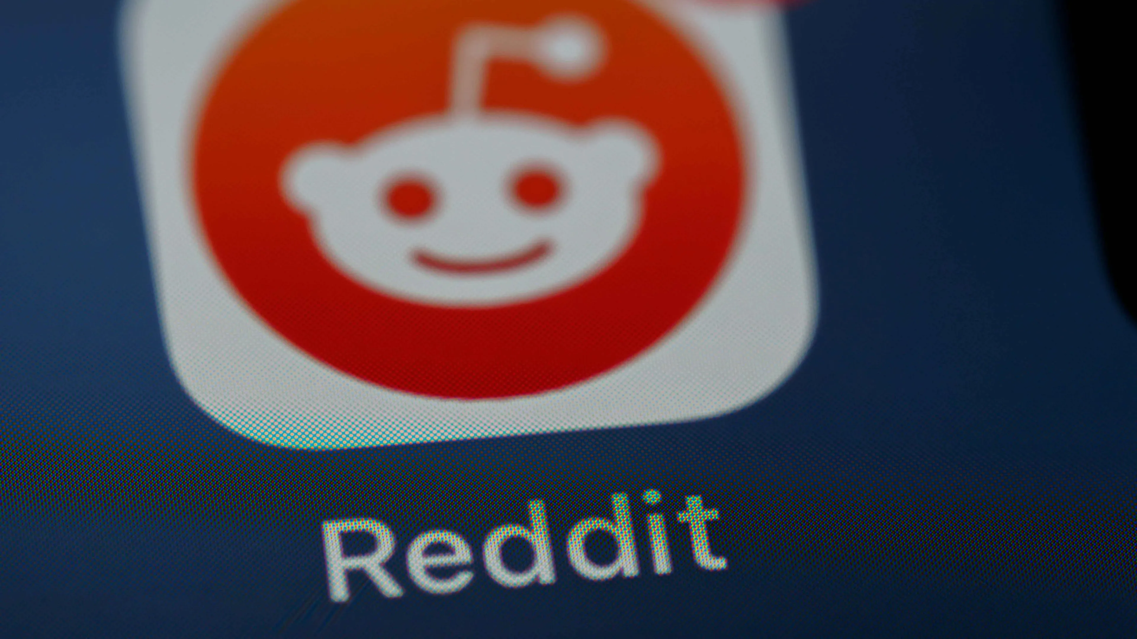 Акции Reddit подскочили почти на 18% на расширенных торгах после публикации отчета за второй квартал / Фото: Brett Jordan / Unsplash