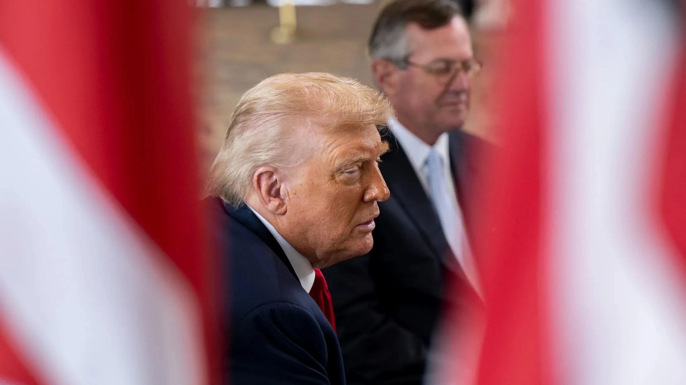 Дональд Трамп объявил о пошлинах в отношении почти 70 стран и территорий, спровоцировав падение рынка / Фото: The White House