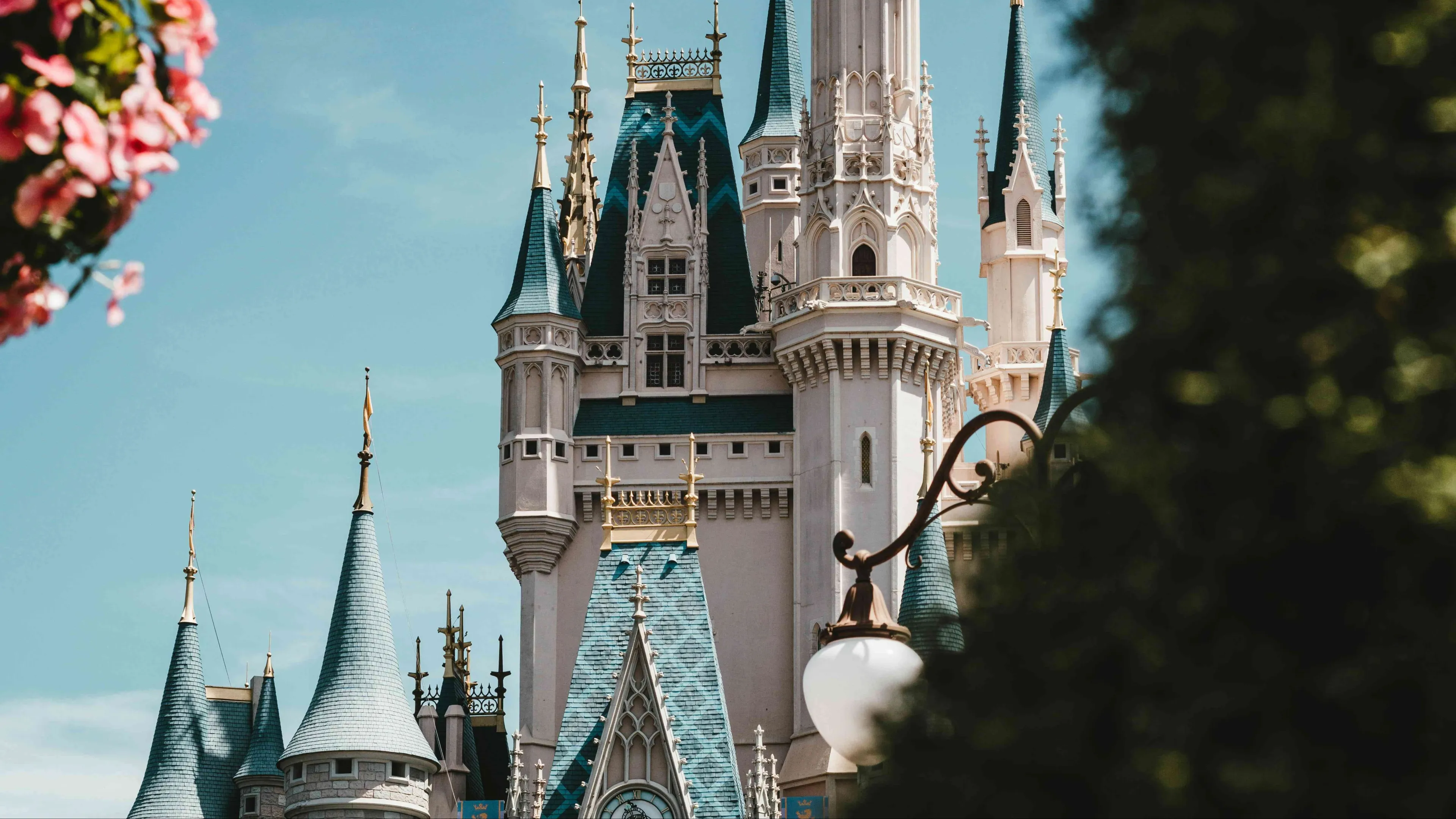 Disney will release a report this week. Why do analysts advise buying the stock?