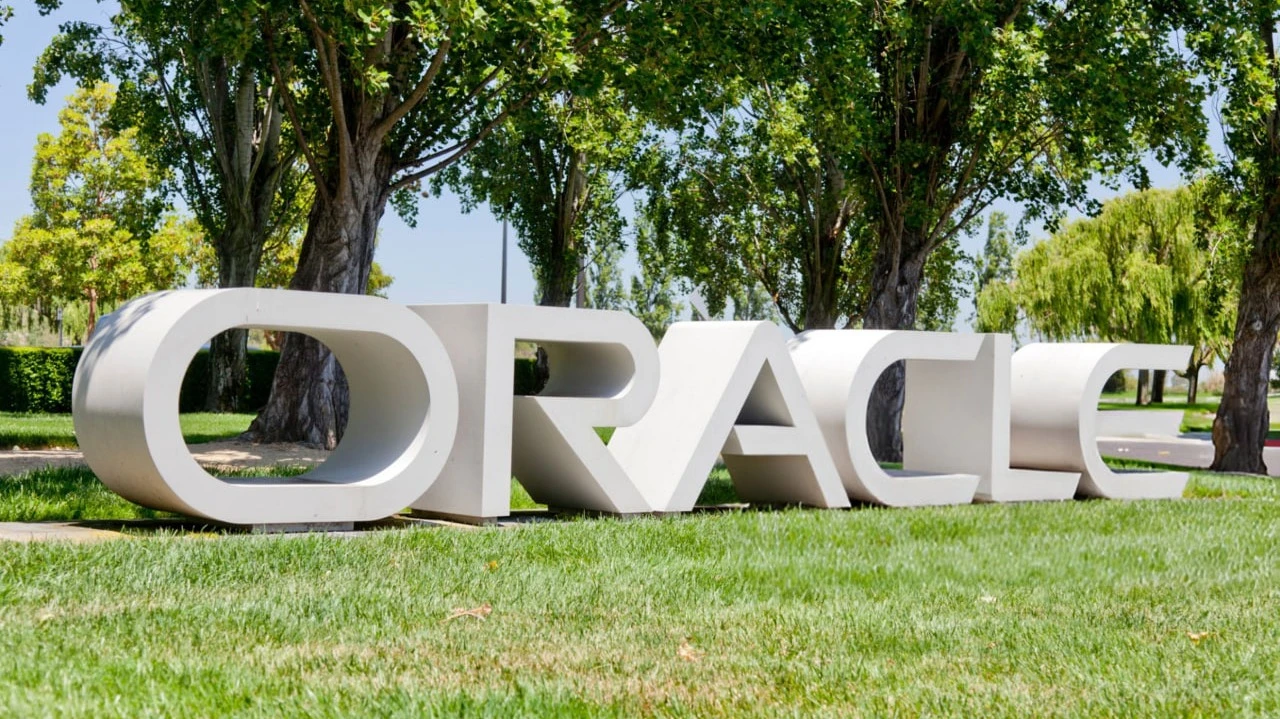 Bernstein advises buying Oracle stock and expects it to grow 22%. What is the reason for the forecast?
