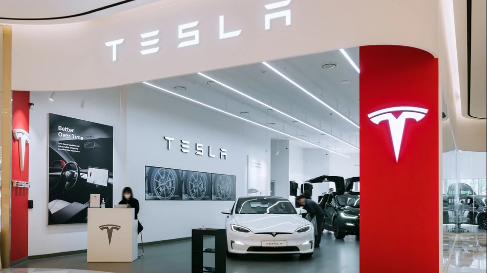 Продажи Tesla в Европе снижаются весь 2025 год / Фото: VTT Studio / Shutterstock.com
