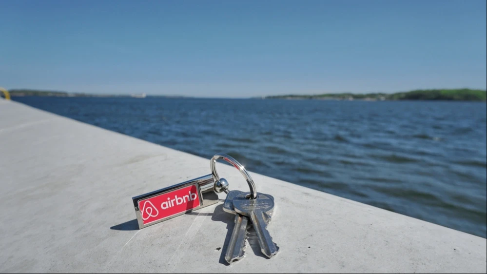 Airbnb warned of risks of slowing bookings growth. Shares collapsed by 6%