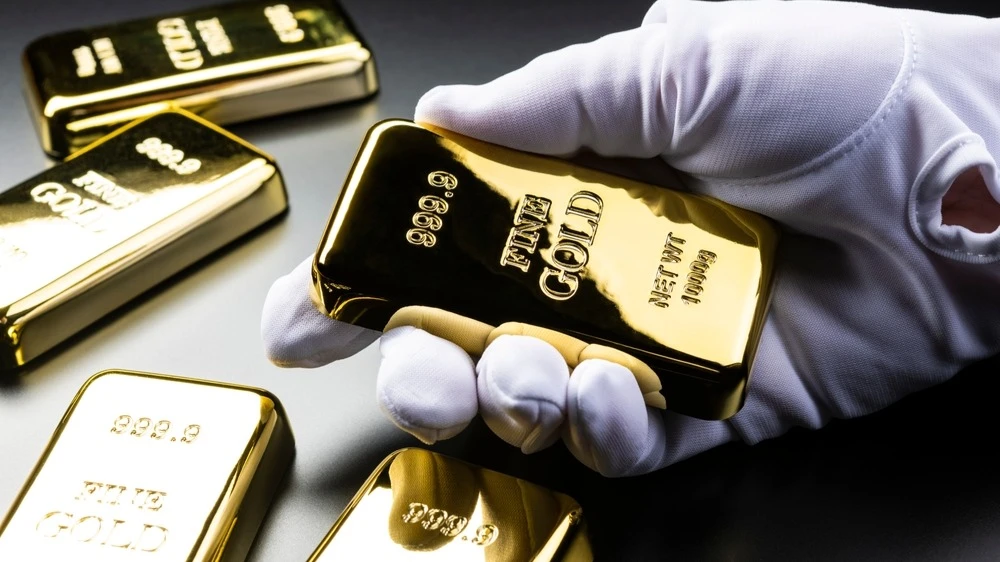 Декабрьские фьючерсы на золото резко сократили дневной рост с исторического максимума / Фото: kai keisuke/Shutterstock.com