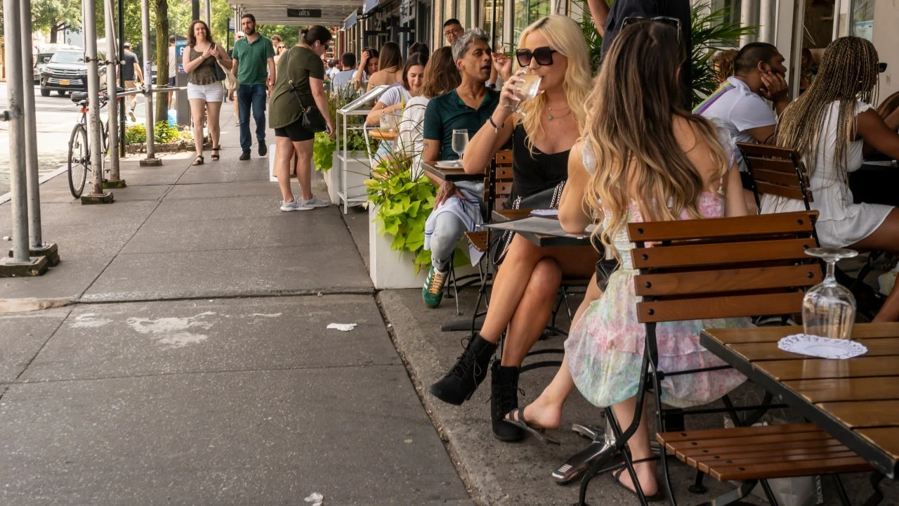 Данные говорят о том, что пошлины пока что оказывают умеренное воздействие на рост цен / Фото: rblfmr / Shutterstock.com