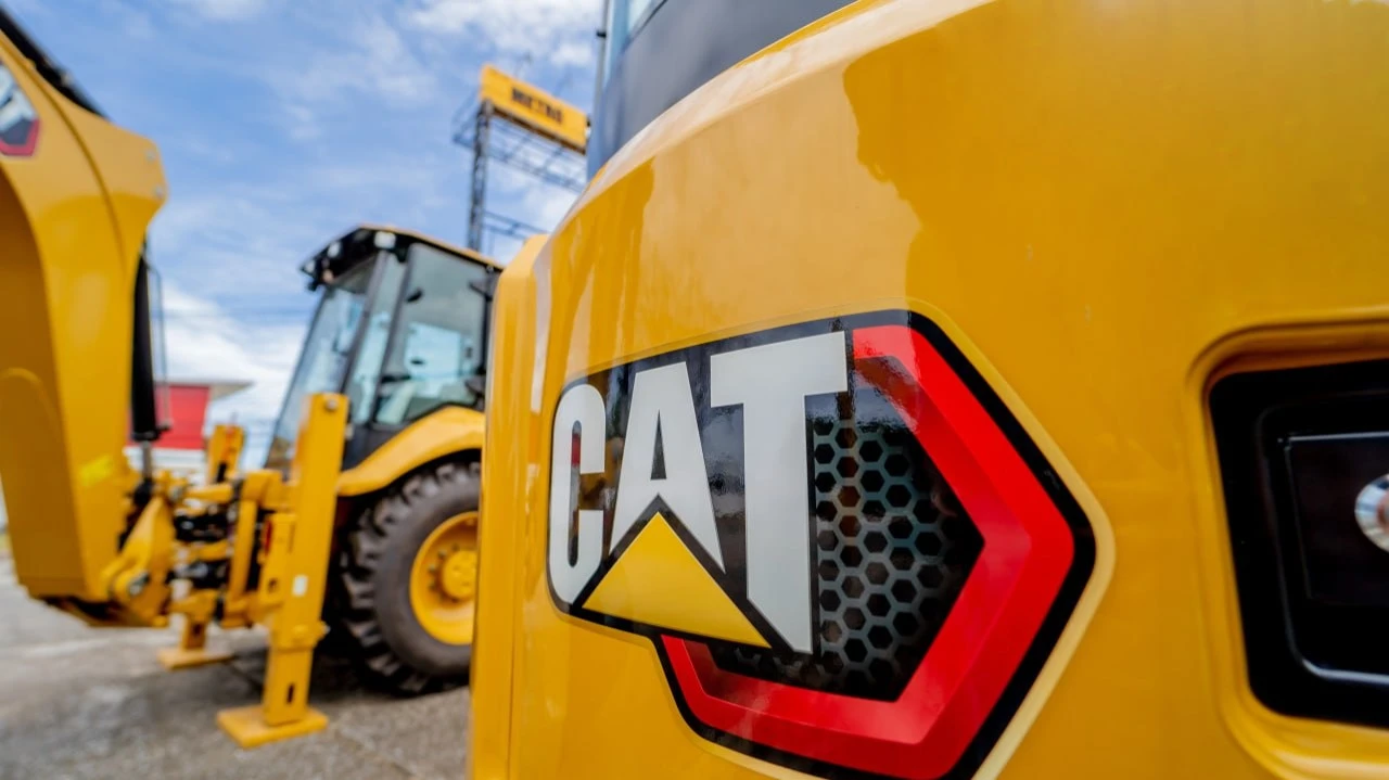 Caterpillar: how to stand in the shadow of the AI revolution and make money