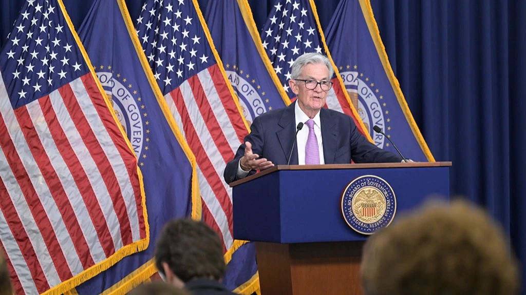 Глава ФРС Джером Пауэлл использовал трибуну в Джексон-Хоуле как для заявлений о борьбе с инфляцией, так и для обещаний снизить ставки / Фото: x.com/federalreserve