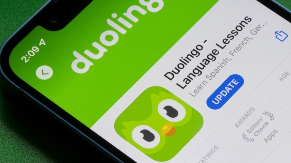 Инвестбанк KeyBanc рекомендовал покупать Duolingo и установил целевую цену акций на уровне $460 / Фото: Shutterstock.com