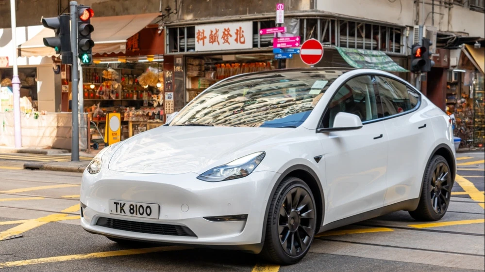 Китайская версия Tesla будет использовать для голосового управления чат-бота от DeepSeek / Фото: aapsky / Shutterstock.com