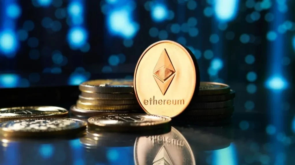 Ethereum updated the record, bitcoin collapsed after the sale of the whale. What to expect from the crypto?