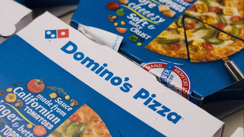 Акции Domino’s Pizza стабильно обходят бумаги Alphabet начиная с 2007 года / Фото: sdx15 / Shutterstock.com