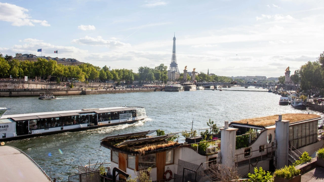 Политический кризис во Франции вызвал бюджетный план правительства, который предусматривает сокращение дефицита на 43,8 млрд евро / Фото: Kamilla Isalieva / Unsplash