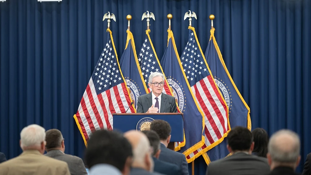 Выступление главы ФРС Джерома Пауэлла дало больше увренности в предстоящем снижении ставок, что выгодно небольшим компаниям / Фото: Federalreserve