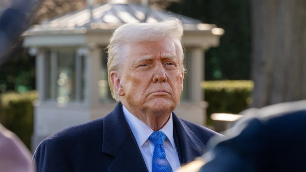 Апелляционный суд США постановил, что Трамп неправомерно воспользовался законом о чрезвычайных полномочиях для введения пошлин / Фото: Joey Sussman / Shutterstock.com