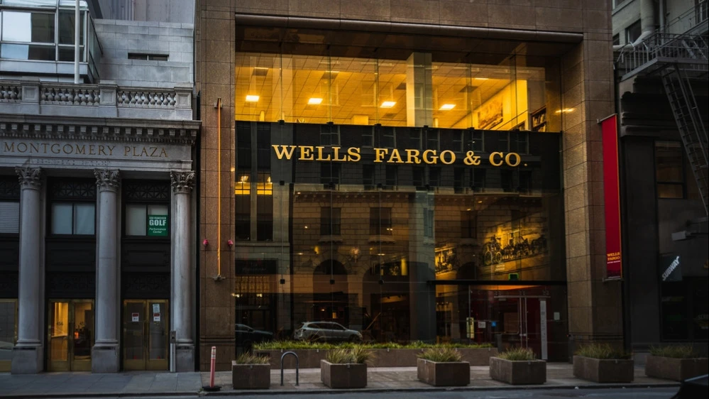 Аналитики советуют перейти к защитным активам, ожидая, что сентябрь будет сложным / Фото: TakakoPhillips / Shutterstock.com