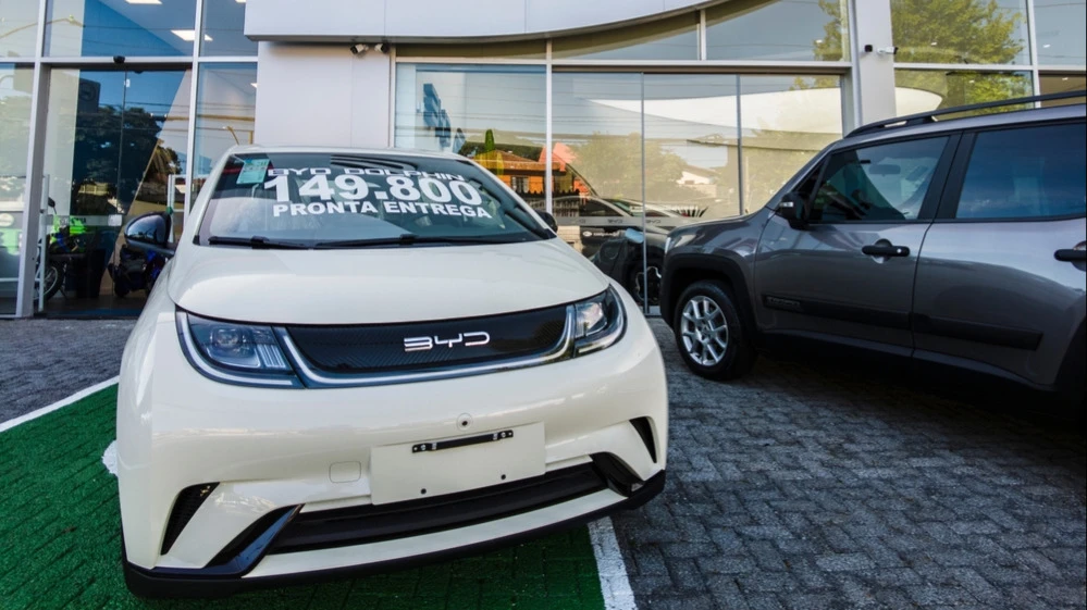 Автопроизводитель BYD пожертвовал прибылью, чтобы удержать лидерство на рынке электромобилей Китая / Фото: Alf Ribeiro / Shutterstock.com