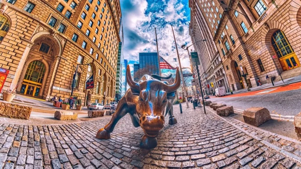 Диапазон обновленных прогнозов Evercore по S&P на 2026 год составляет от 5000 пунктов в пессимистичном сценарии до 9000 пунктов в оптимистичном / Фото: Emin Kuliyev/Shutterstock.com