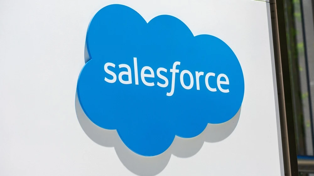 Salesforce сталкивается с замедлением роста выручки, а его инвестиции в ИИ пока не дают ощутимого результата / Фото: Michael Vi/Shutterstock.com