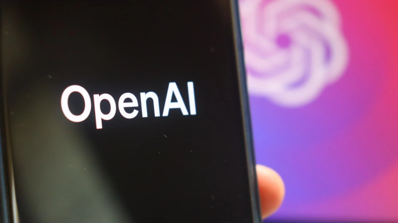 По данным FT, OpenAI готовит собственный чип совместно с Broadcom / Фото: Photo Agency / Shutterstock.com