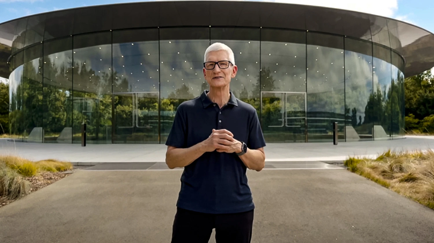 «iPhone Air — это настоящая революция», — заявил гендиректор Apple Тим Кук на презентации 9 сентября / Фото: стоп-кадр презентации Apple