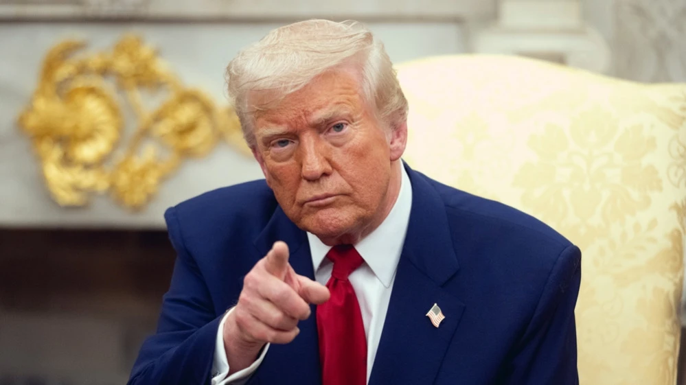 Дональд Трамп предлагает SEC снизить интервал обязательной отчетности для публичных компаний с квартала до полугода / Фото: noamgalai / Shutterstock.com