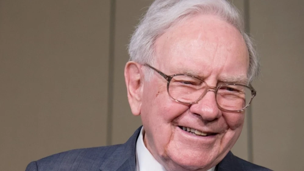 Berkshire risks losing billions of dollars in interest after Fed rate cuts