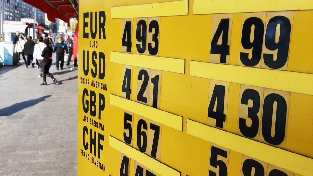 Американский индекс акций S&P 500 с начала 2025 года вырос в долларовом выражении, но упал в пересчете на евро / Фото: LCV / Shutterstock.com