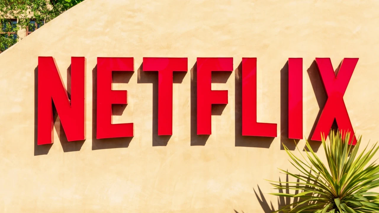 An analyst called it a mistake to downgrade Netflix. He now recommends buying the stock