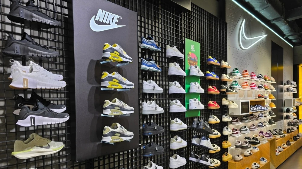 Аналитик RBC считает, что Nike вернется к росту выручки уже в третьем квартале 2026 финансового года после неудач в 2025 году / Фото: TY Lim/Shutterstock.com