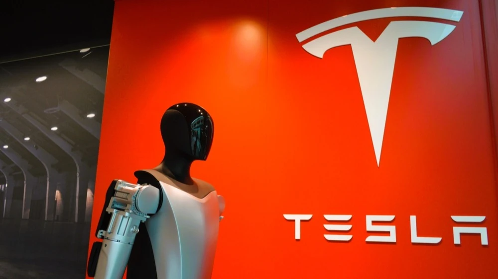 На торгах 19 сентября акции Tesla подскочили почти на 3% / Фото: Around the World Photos/Shutterstock.com