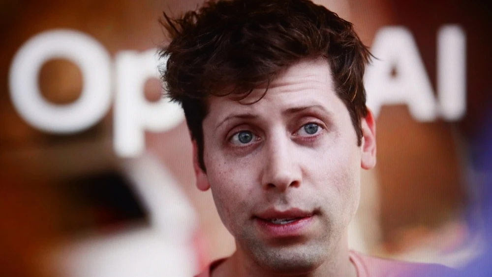 Глава OpenAI Сэм Альтман — один из обитателей Кремниевой долины, финансирующих исследования в области долголетия. Всего миллиардеры вложили в эту сферу более $5 млрд за последние 25 лет. Фото: Photo Agency / Shutterstock.com