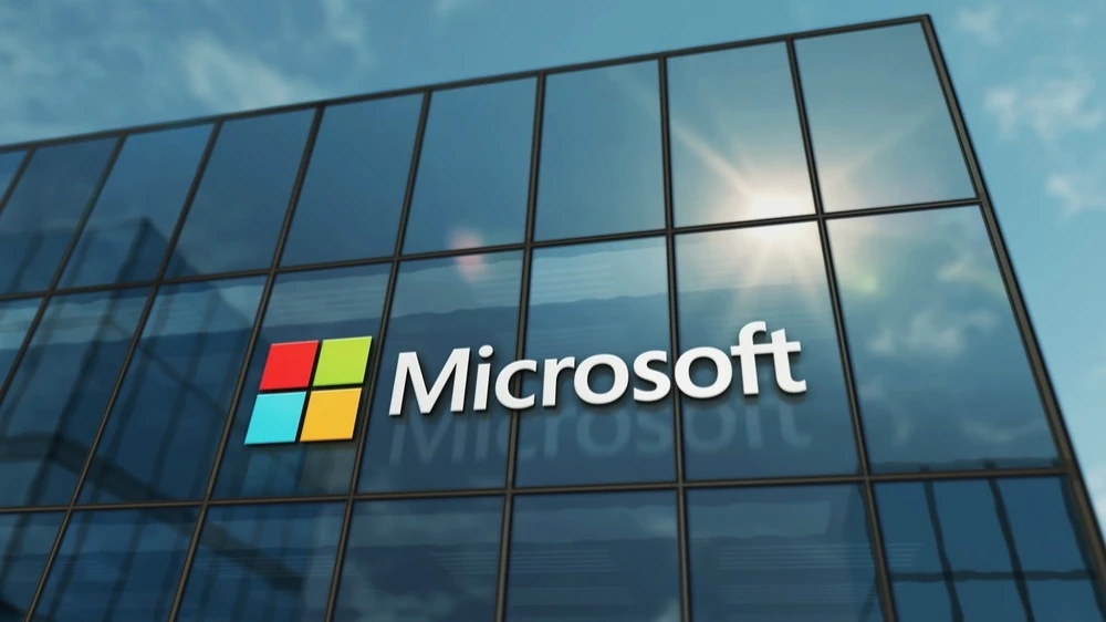 Аналитик Melius Research Бен Рейтцес видит потенциал роста акций Microsoft более чем на 20% в ближайший год / Фото: Skorzewiak/Shutterstock.com