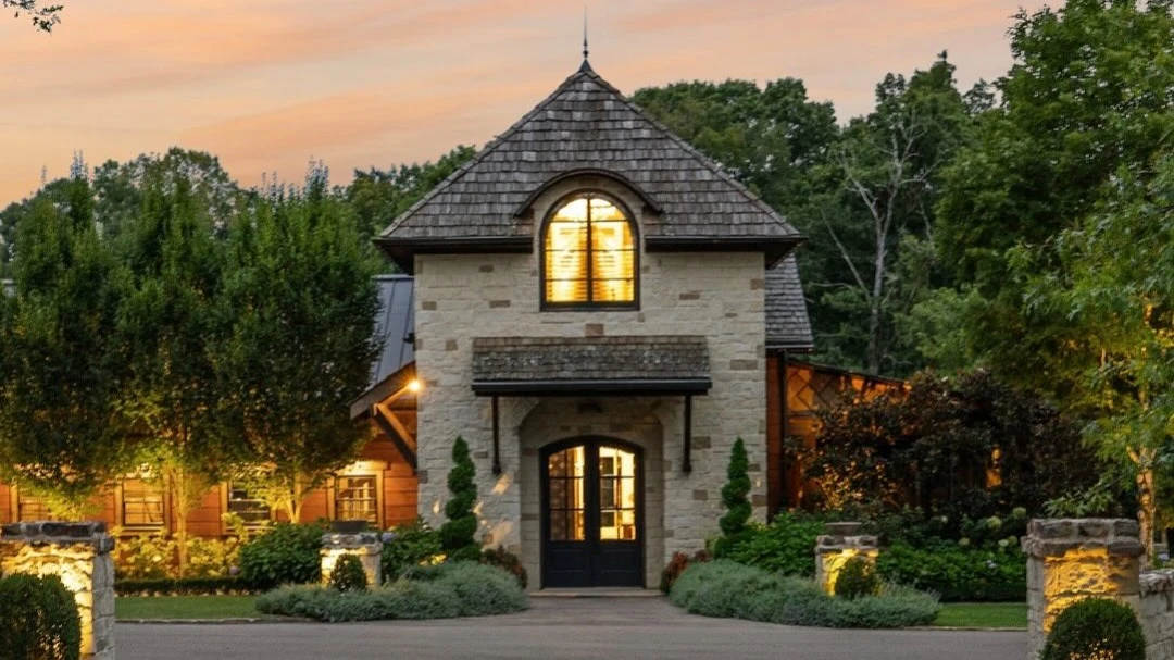 Объеденение Anywhere Real Estate и Compass может стать одной из крупнейших сделок на брокерском рынке США / Фото: Facebook / Compass