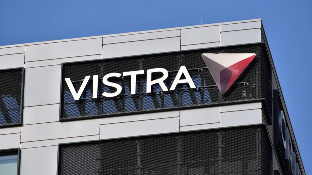 Акции энергокомпании Vistra за два года взлетели в цене с $30 до $220 за бумагу на фоне роста потребности в электричестве для обучения и работы ИИ / Фото: OleksSH/Shutterstock.com