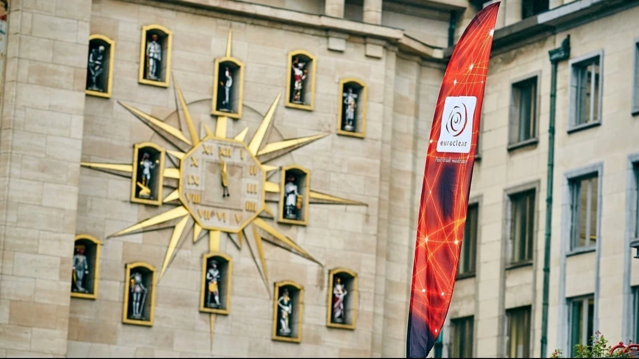 Россияне с трудом пытаются вернуть замороженные активы в Европе, большая часть которых заблокирована Euroclear. Фото: Euroclear / X