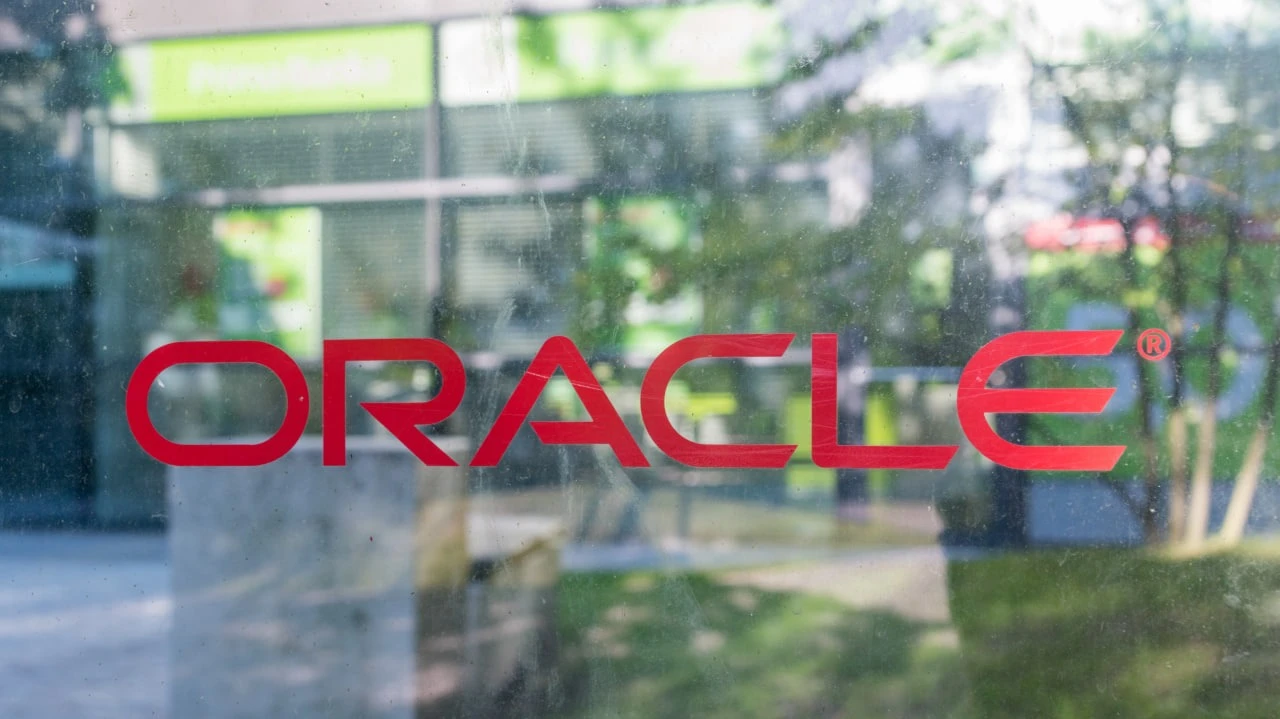 Oracle to borrow $15 billion in the market amid rising costs - Bloomberg. Shares fell