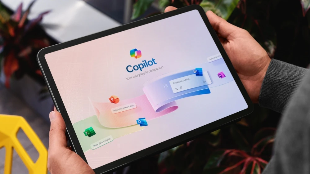 Microsoft начала диверсификацию в сфере ИИ, чтобы не зависеть только от OpenAI / Фото: Azulblue / Shutterstock.com
