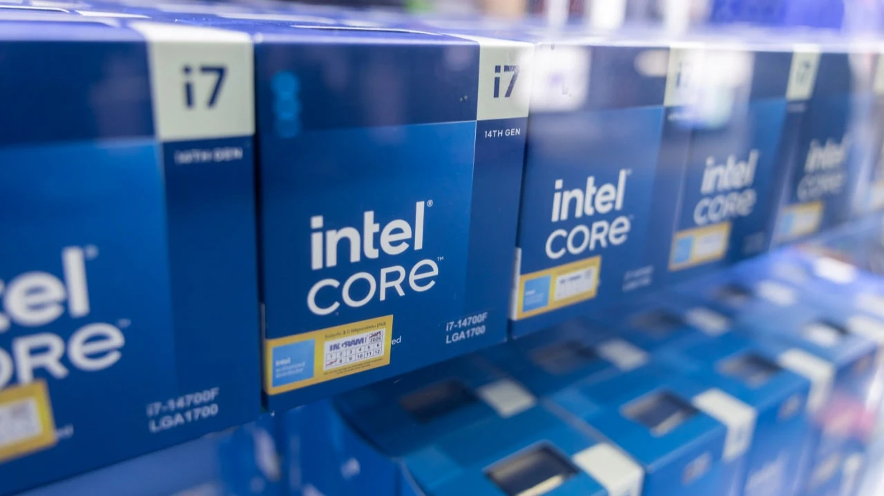 Intel ведет переговоры с Apple о возможных инвестициях и расширении сотрудничества / Фото: charnsitr / Shutterstock.com