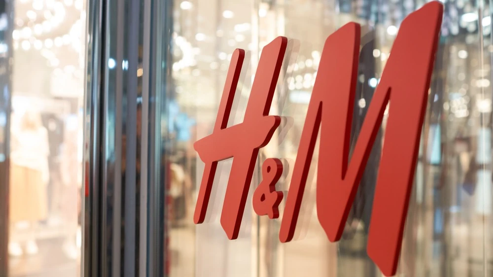 H&M shares soared thanks to strong earnings. Is it worth buying them now?