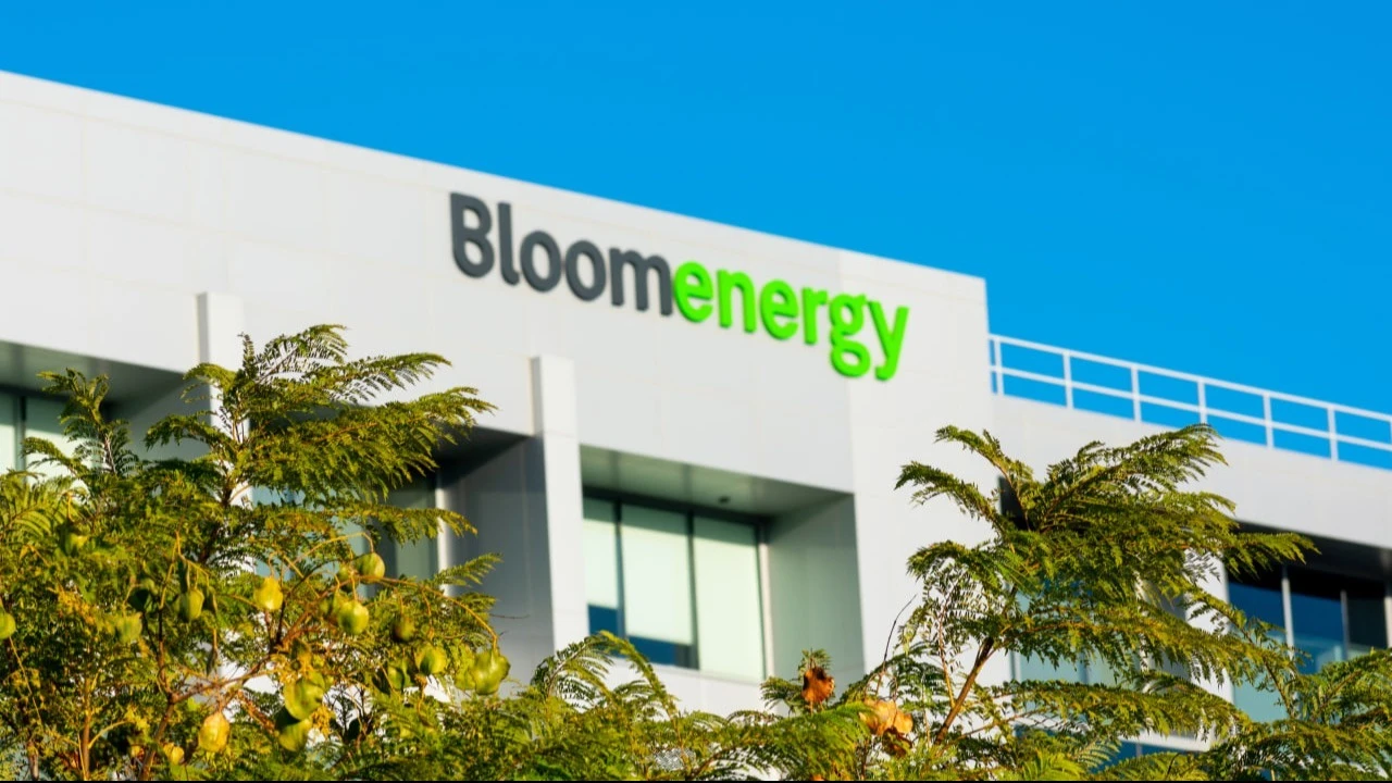 Аналитик Jefferies понизил рейтинг акций энергетической компании Bloom Energy . Фото: Michael Vi / Shutterstock.com