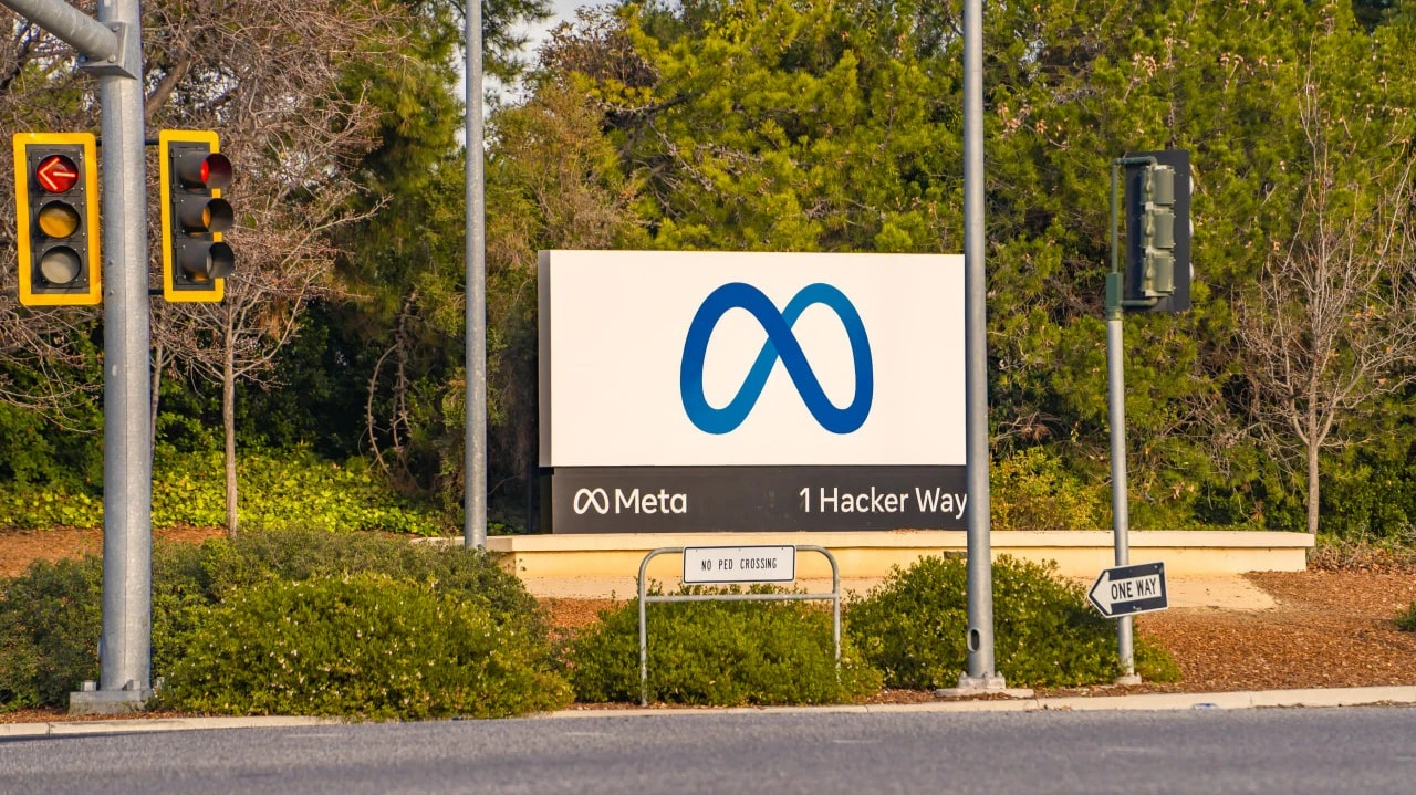 Meta responded to reports about the possible use of Googles AI model in advertising