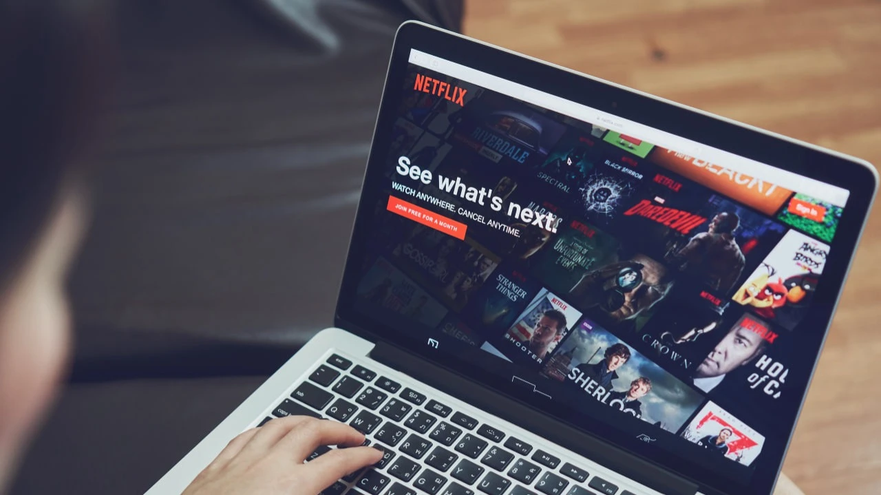 Акции Netflix подешевели после сообщения Трампа о новой пошлине / Фото: sitthiphong / Shutterstock.com